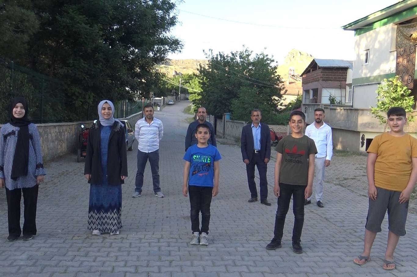 Bu mahalle 2 aydır internetsiz, öğrenciler mağdur Bu mahalle 2 aydır internetsiz, öğrenciler mağdur